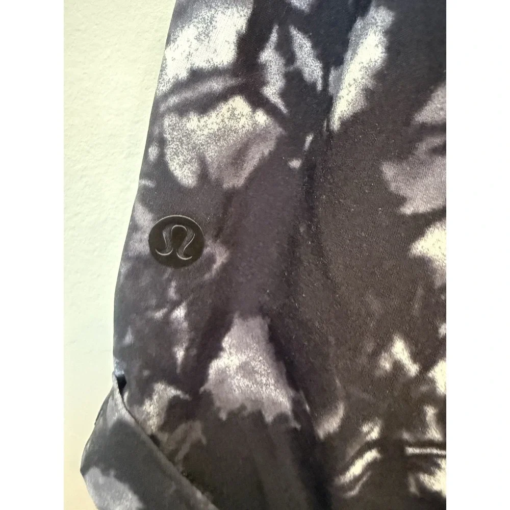 Lululemon Spring Break Away Short II Dusk Dye White Black Women's‎ Size 4